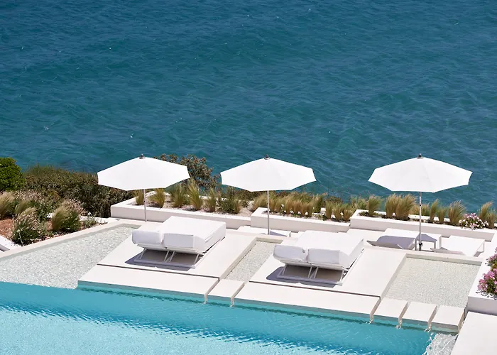 Island Concept Luxury Boutique Heated Pool